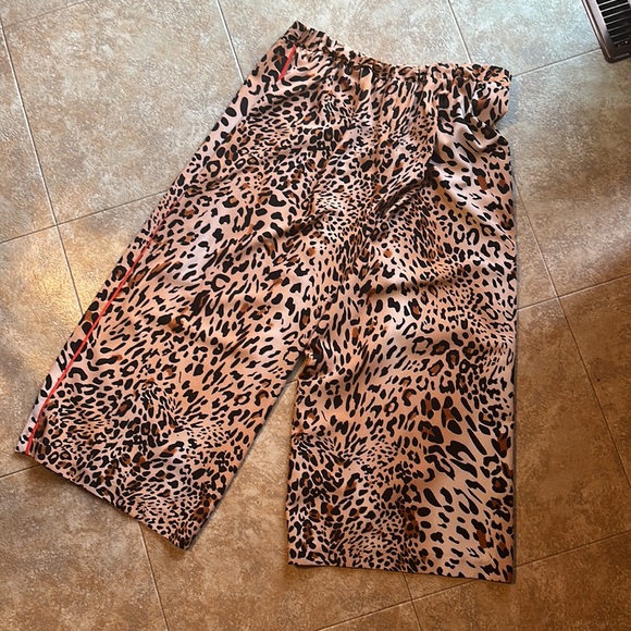 🎉Host Pick🎉 Cheetah-Print Short Pants - Picture 6 of 6